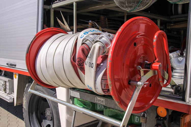 Использование катушек для хранения и транспортирования пожарных рукавов